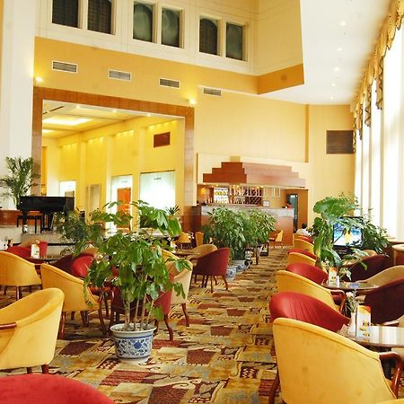 Yinhe Dynasty Hotel Chengdu Buitenkant foto
