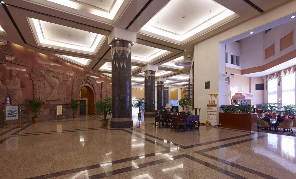 Yinhe Dynasty Hotel Chengdu Buitenkant foto