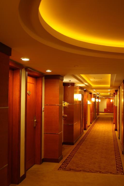 Yinhe Dynasty Hotel Chengdu Buitenkant foto